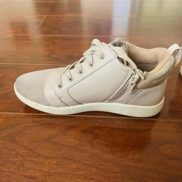 Barely used Aldo sneakers. - Picture 4 of 5